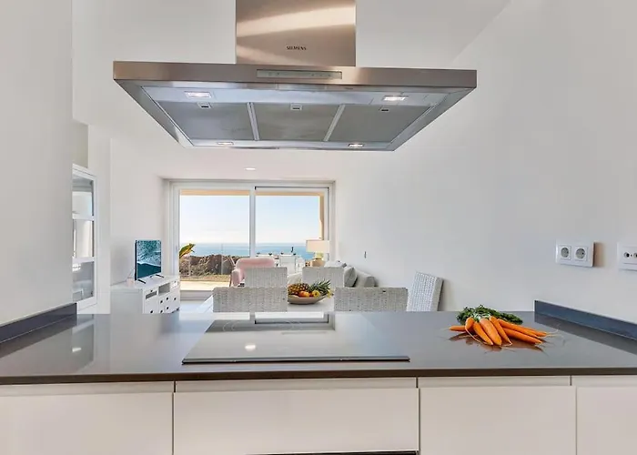 Charming With Ocean View Fuengirola